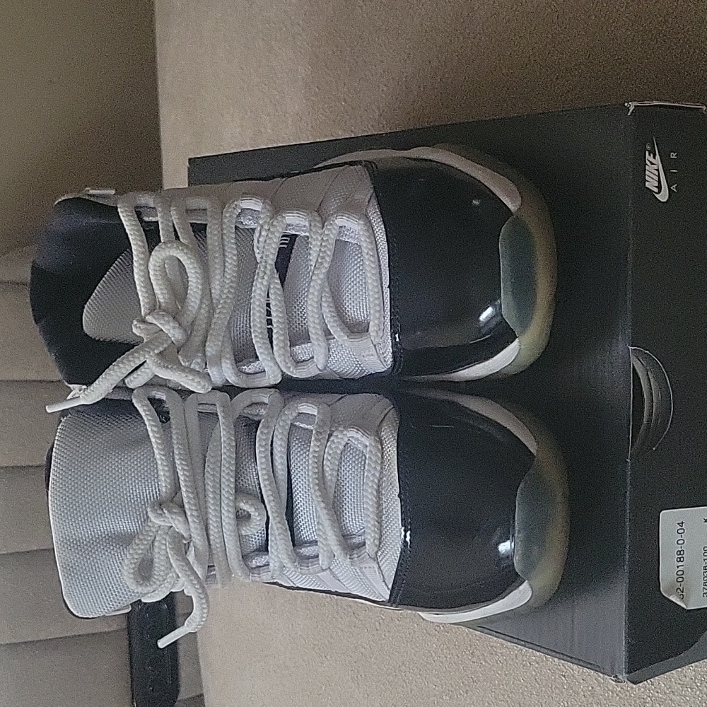 Jordan Retro 11 - Picture 2 of 6